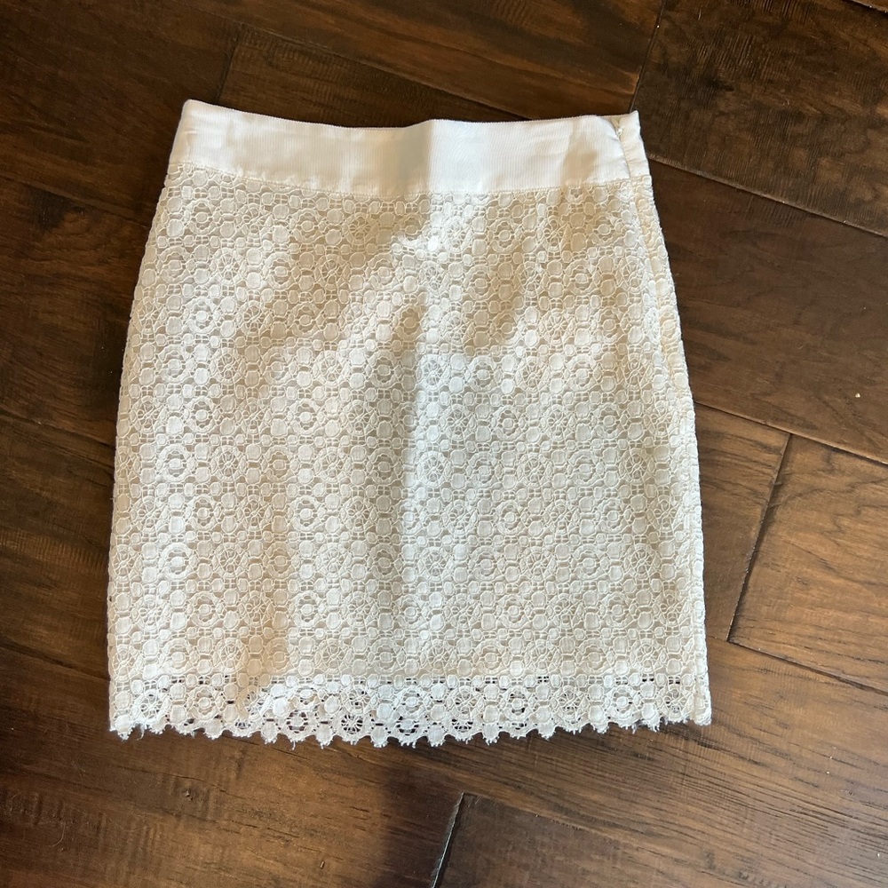 Lace cream skirt